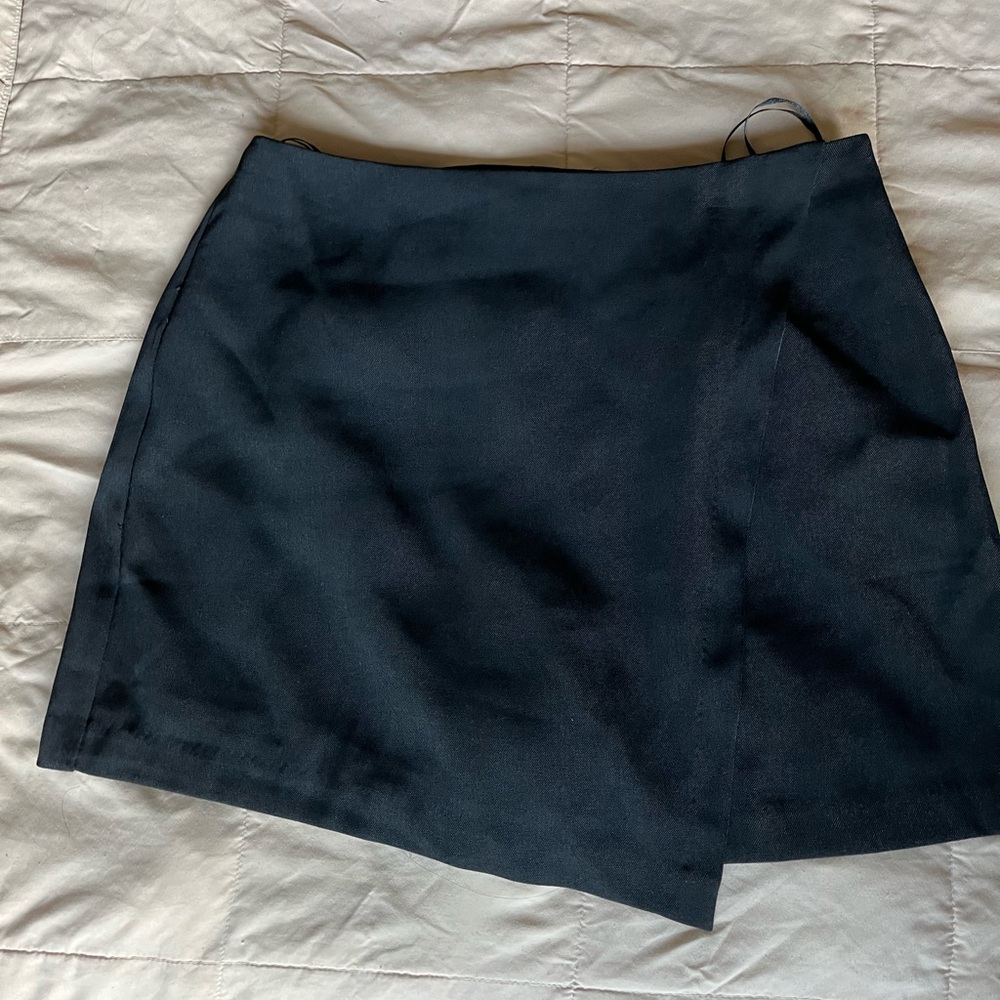 Black skirt/shorts